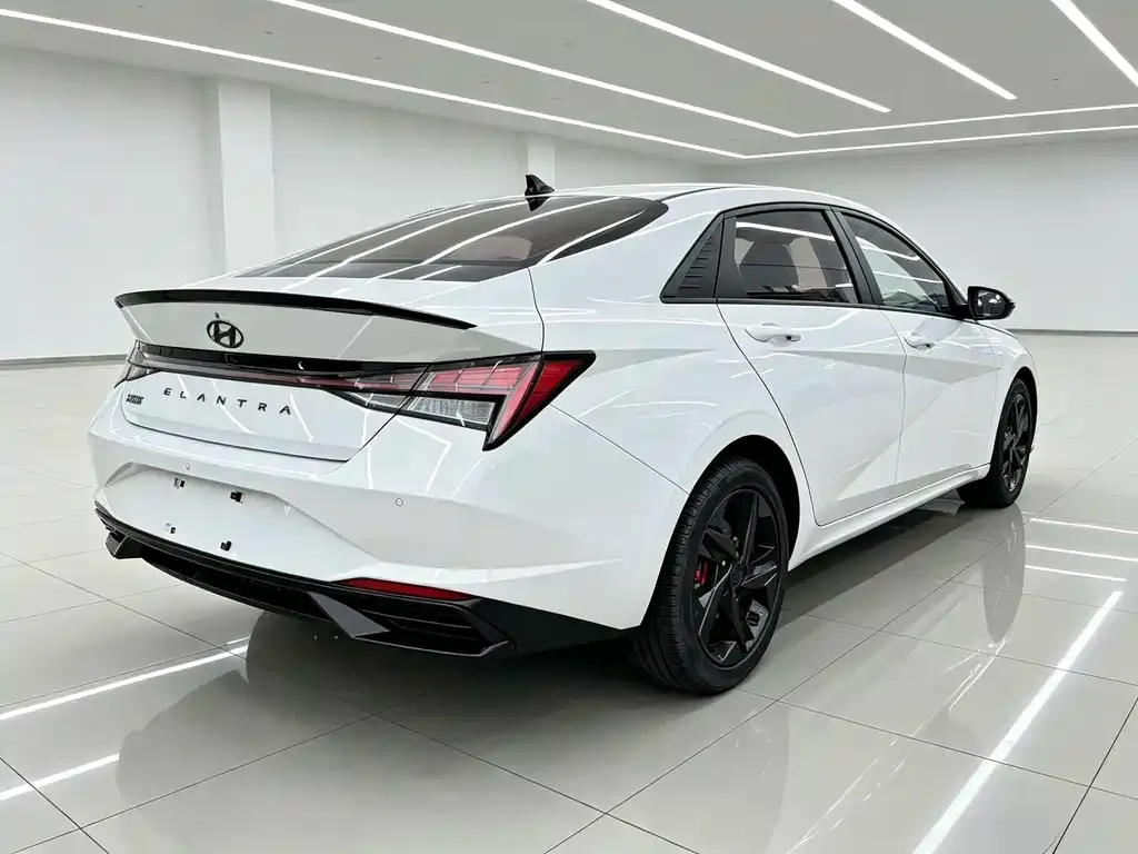Hyundai Elantra — фото 3