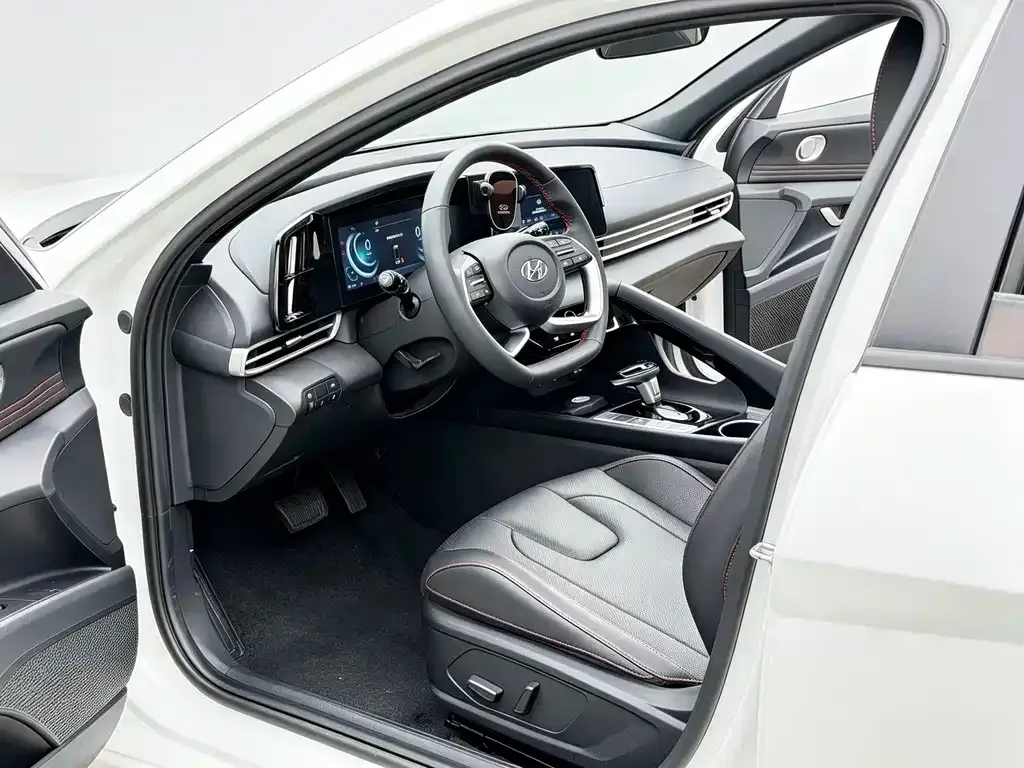 Hyundai Elantra — фото 10