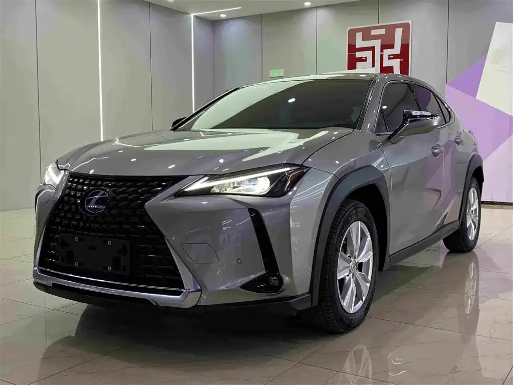 Lexus UX — фото 1