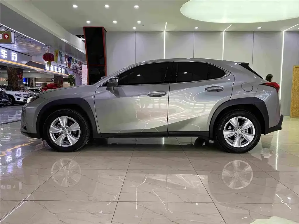 Lexus UX — фото 7