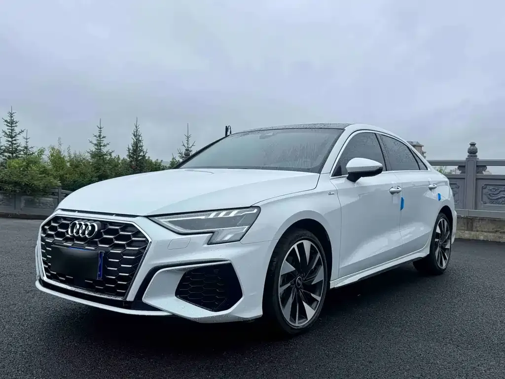 Audi A3 — фото 1