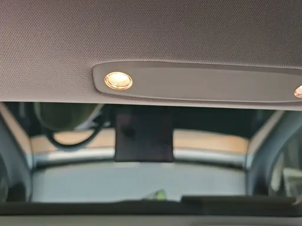 Tesla Model 3 — фото 3