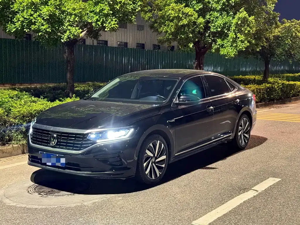 Volkswagen Passat — фото 1