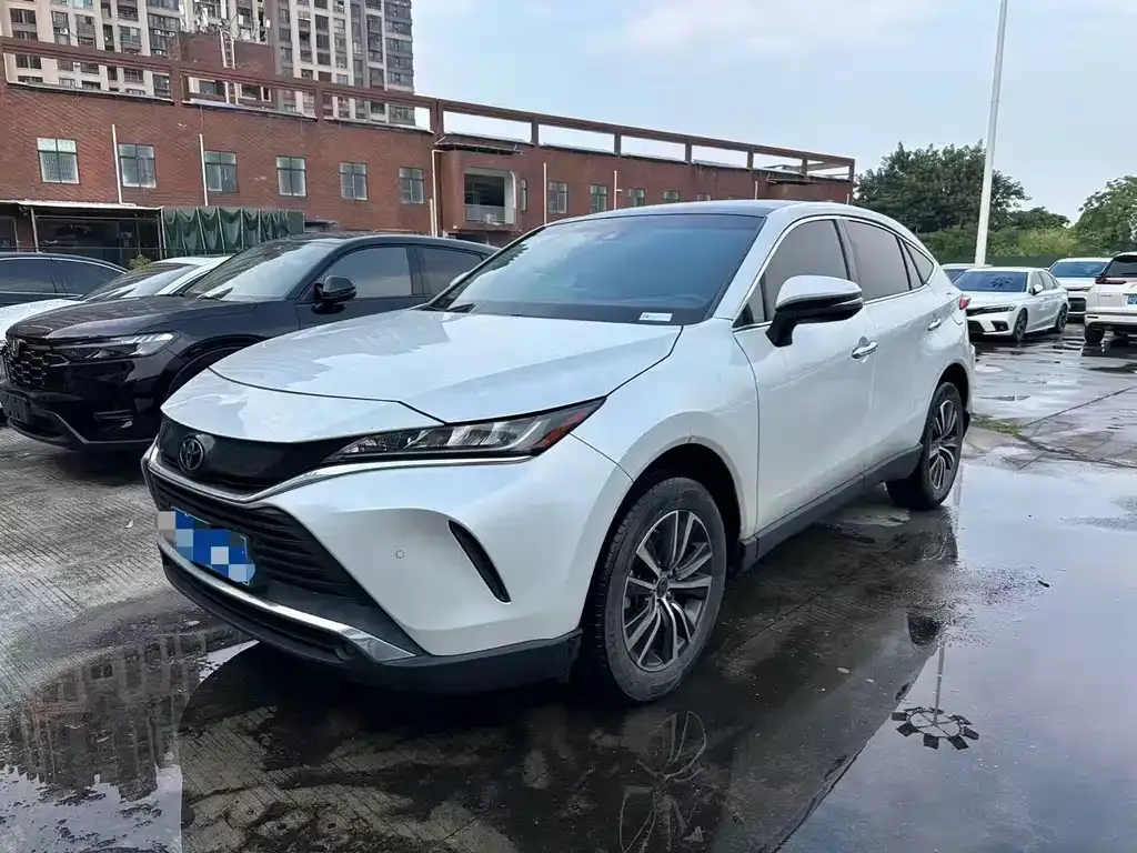 Toyota Harrier — фото 1