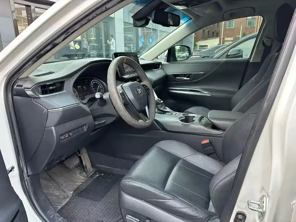 Toyota Harrier — фото 4