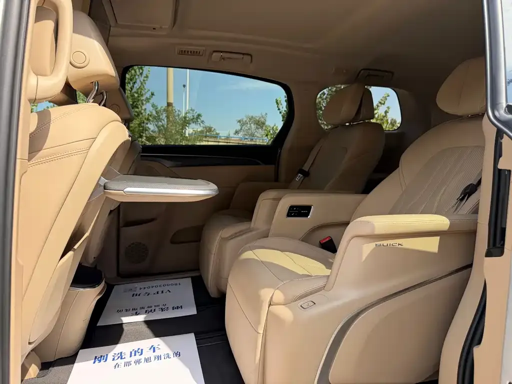 Buick GL8 Hybrid — фото 10