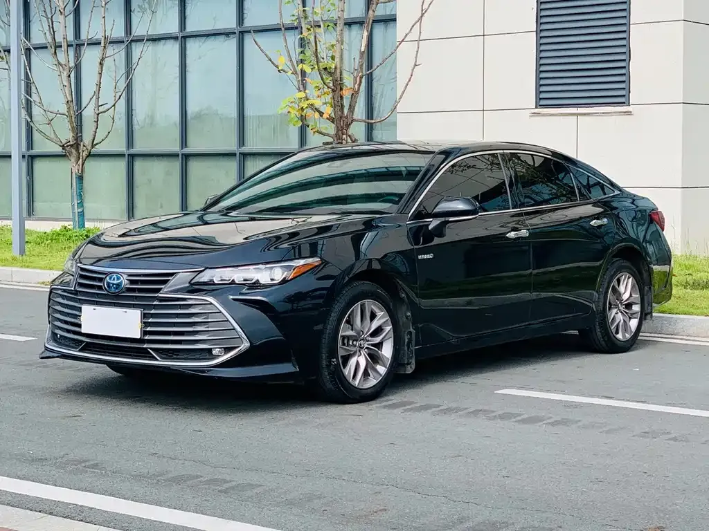 Toyota Avalon — фото 1