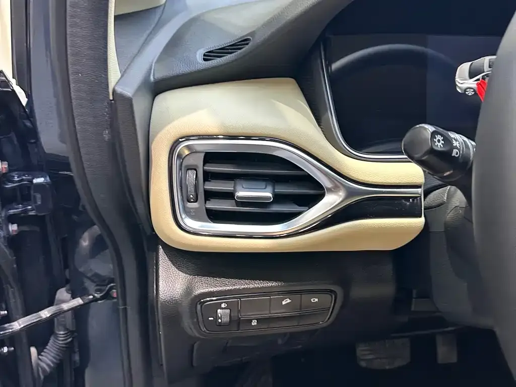 GAC Motor Trumpchi M6 — фото 3