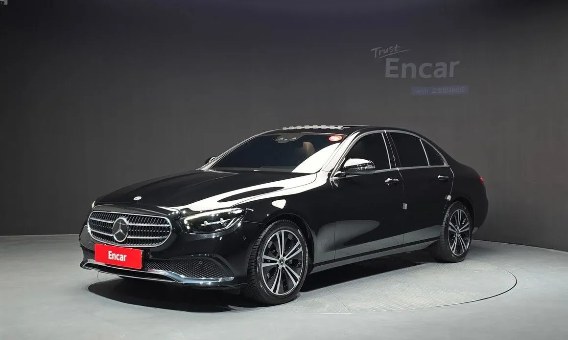 Mercedes-Benz E-Class — фото 1