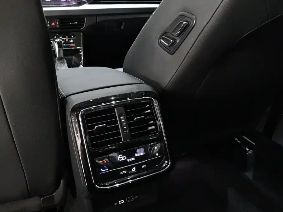 Volkswagen Passat — фото 9