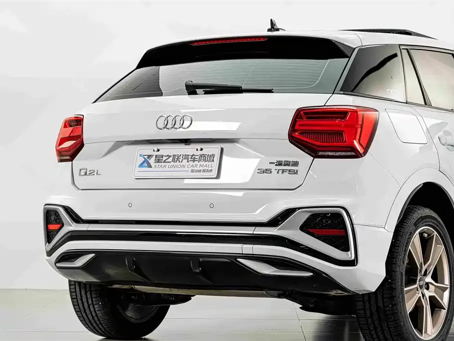 Audi Q2L — фото 7