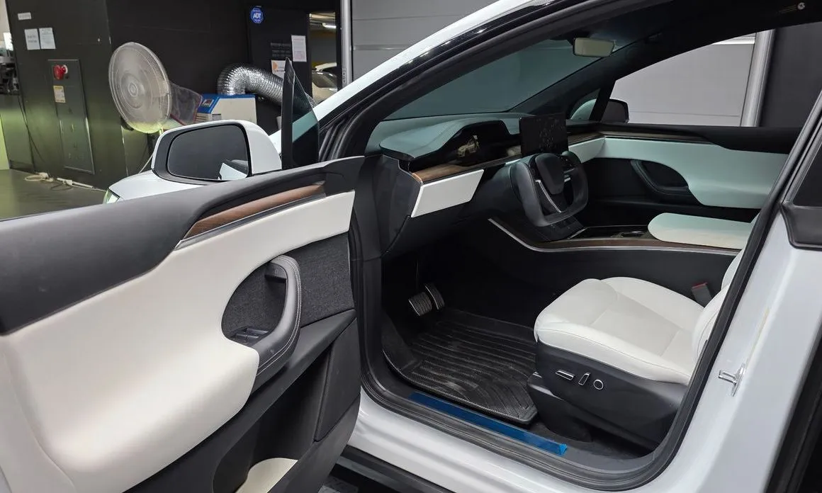 Tesla Model X — фото 10