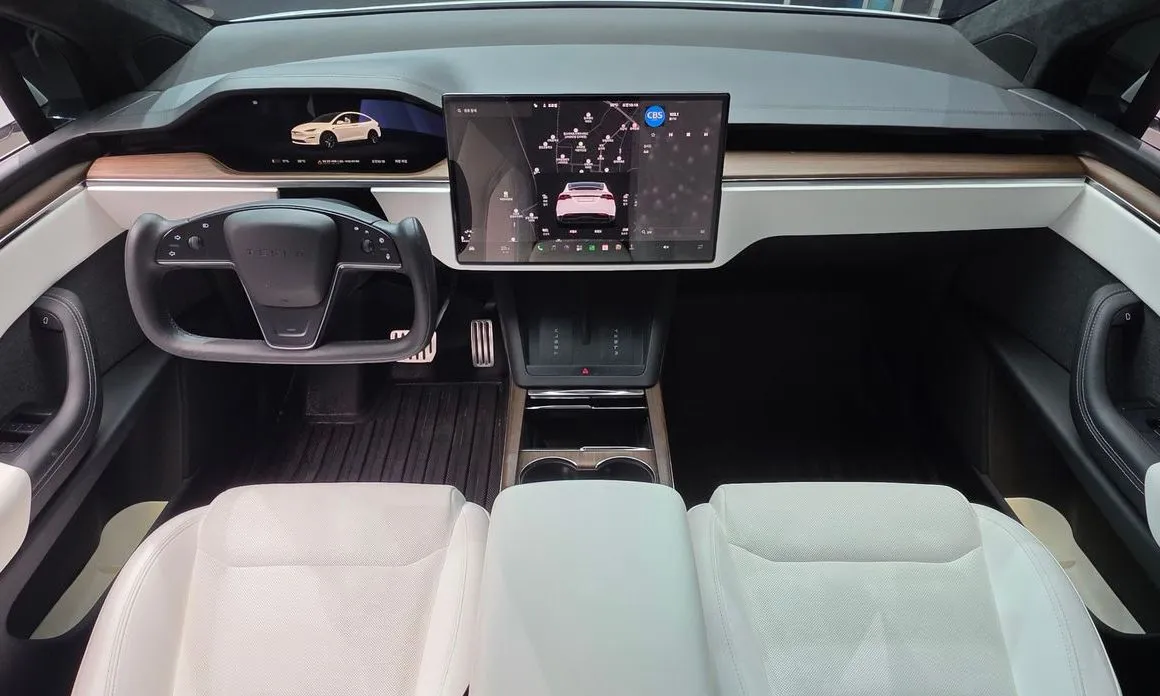 Tesla Model X — фото 7