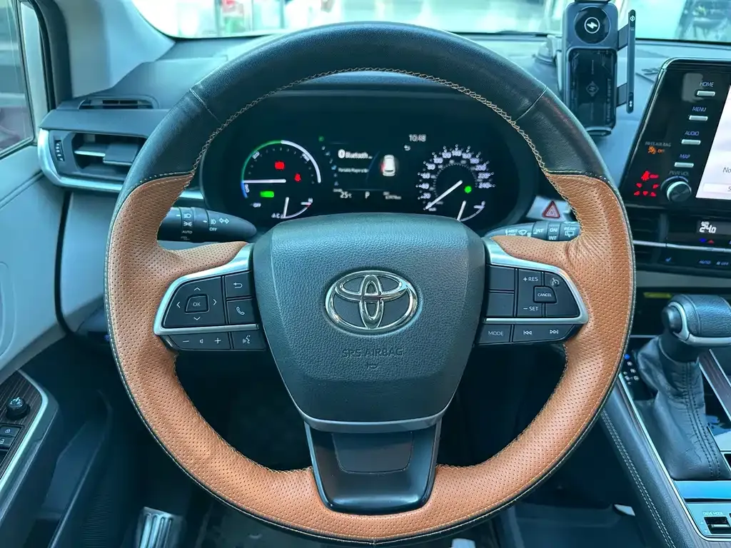 Toyota Sienna — фото 4