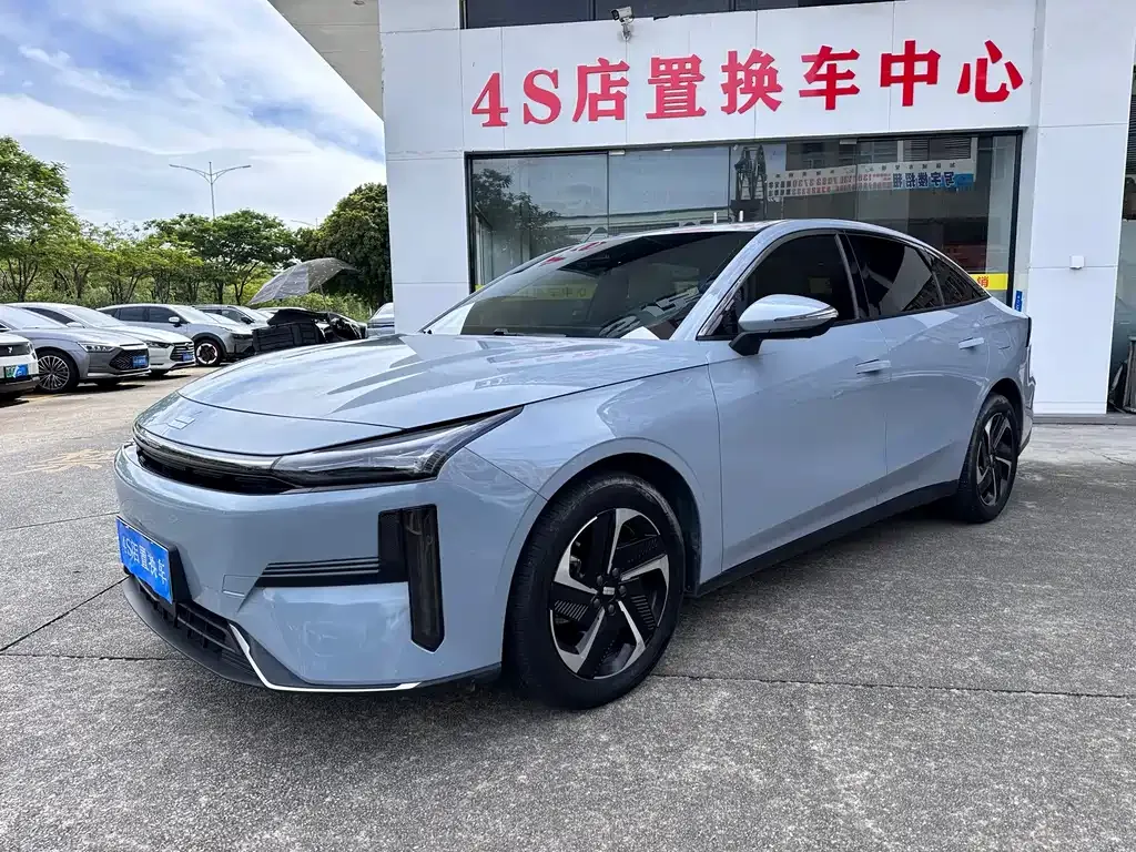 Geely Galaxy L6 — фото 1