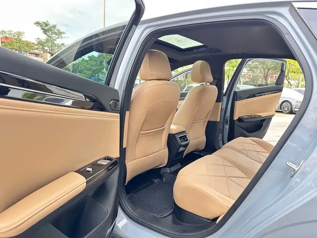 Geely Galaxy L6 — фото 3