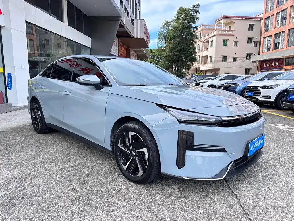 Geely Galaxy L6 — фото 10