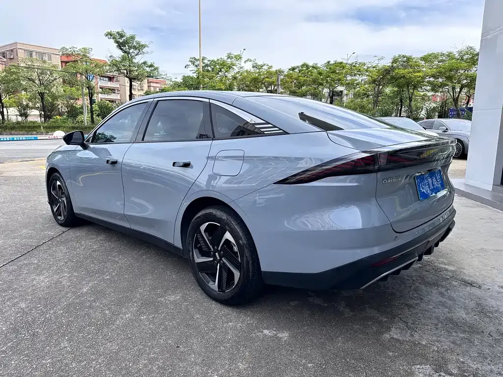 Geely Galaxy L6 — фото 9