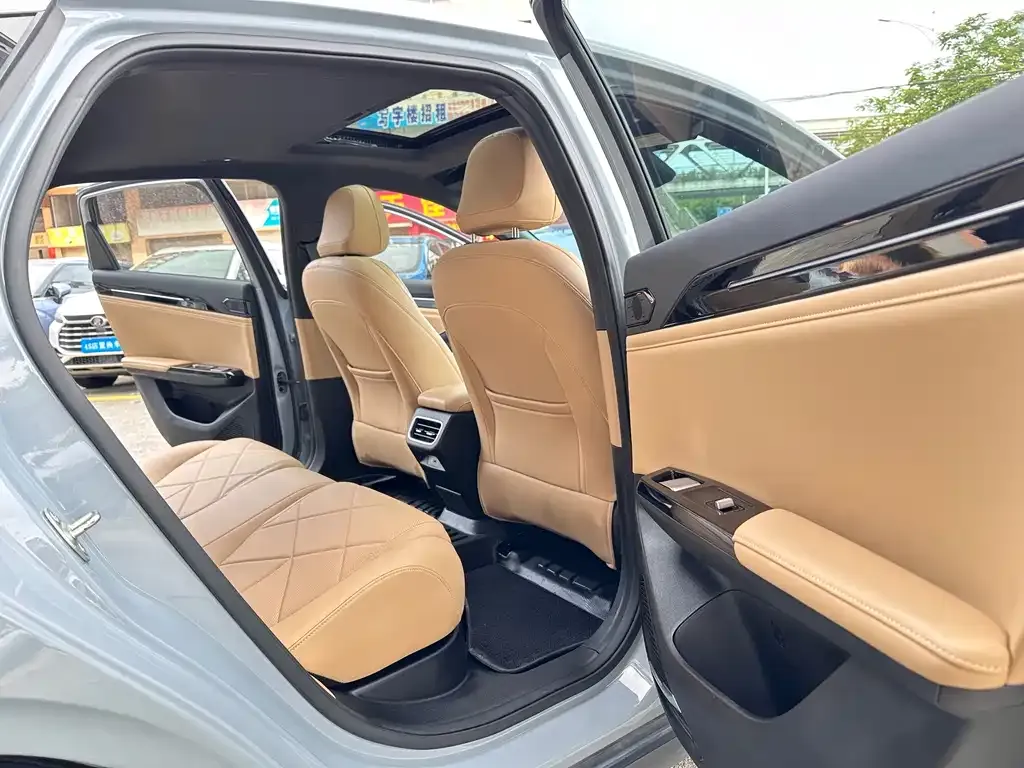 Geely Galaxy L6 — фото 4