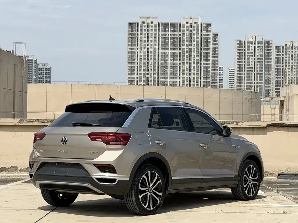 Volkswagen T-Roc — фото 6