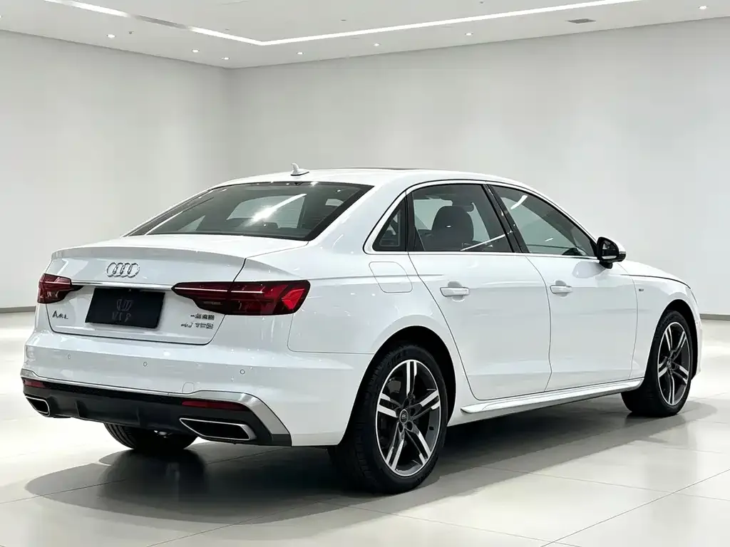 Audi A4L — фото 5