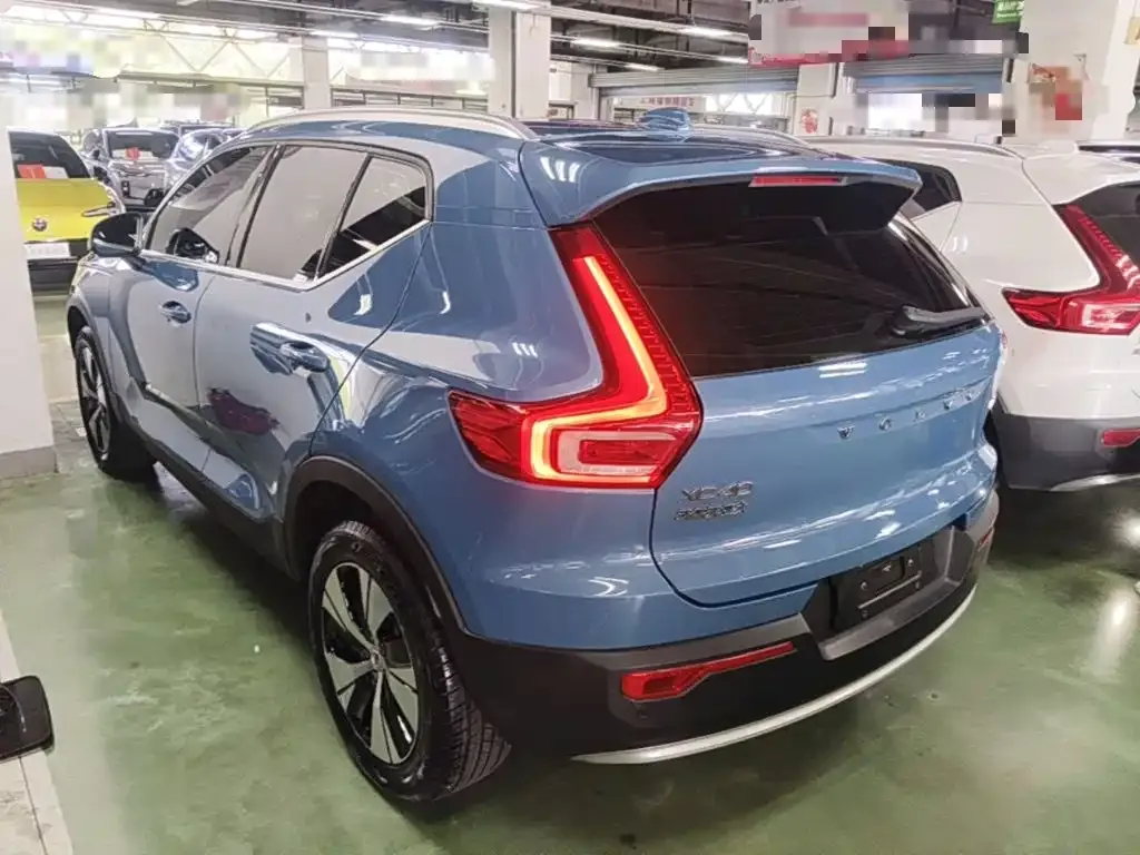 Volvo XC40 — фото 4