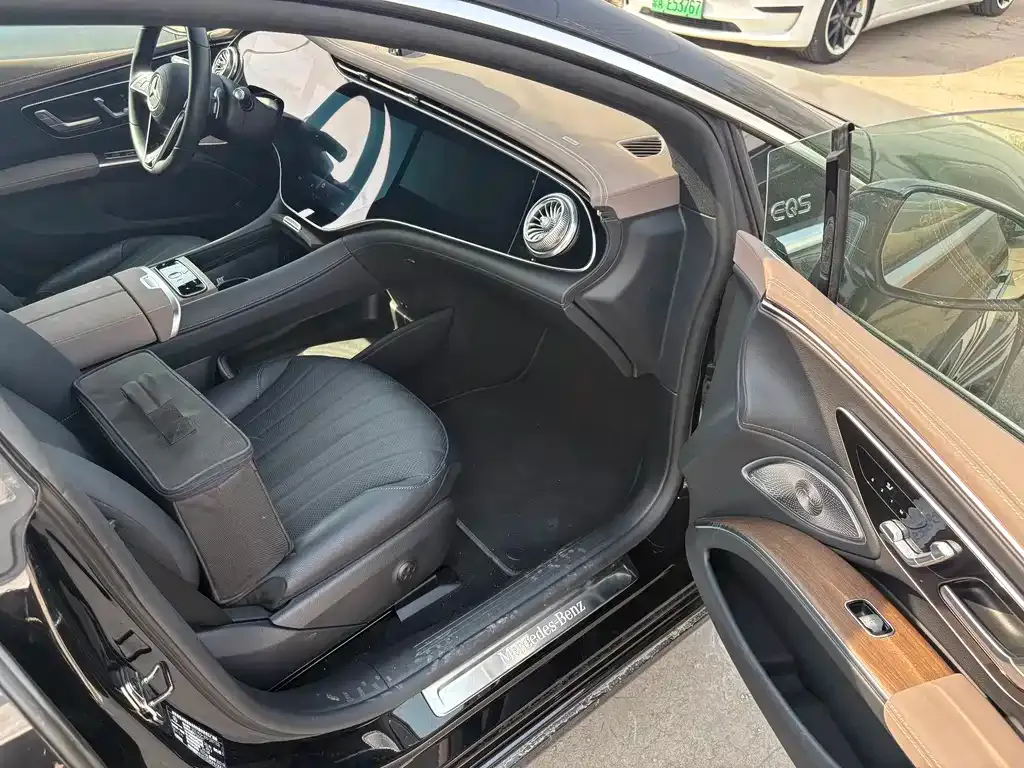 Mercedes-Benz EQS — фото 10