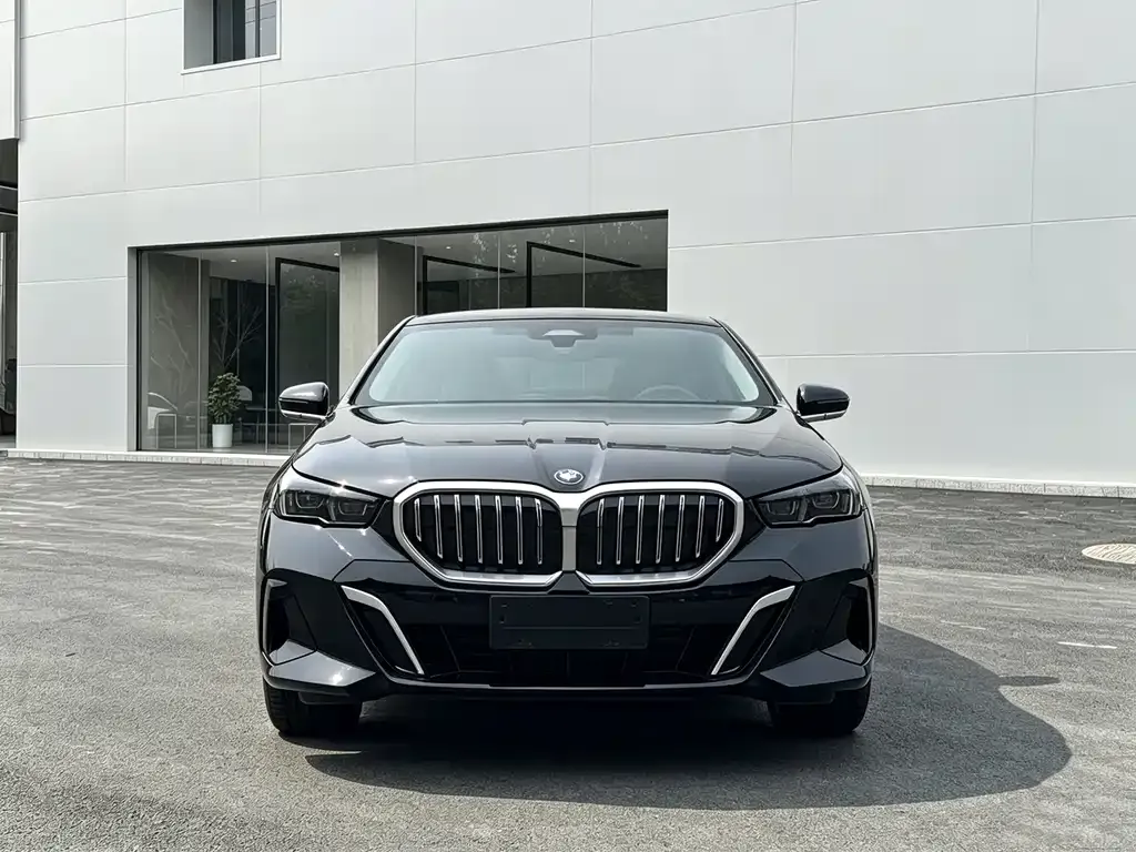 BMW 5 Series — фото 10