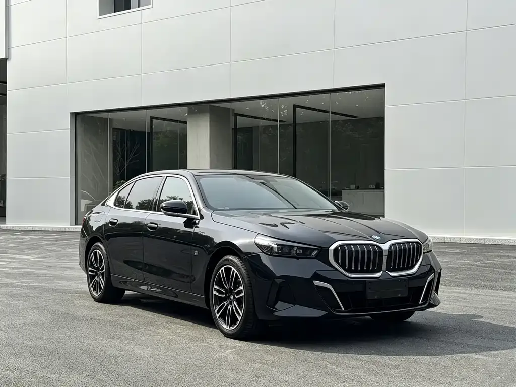 BMW 5 Series — фото 5