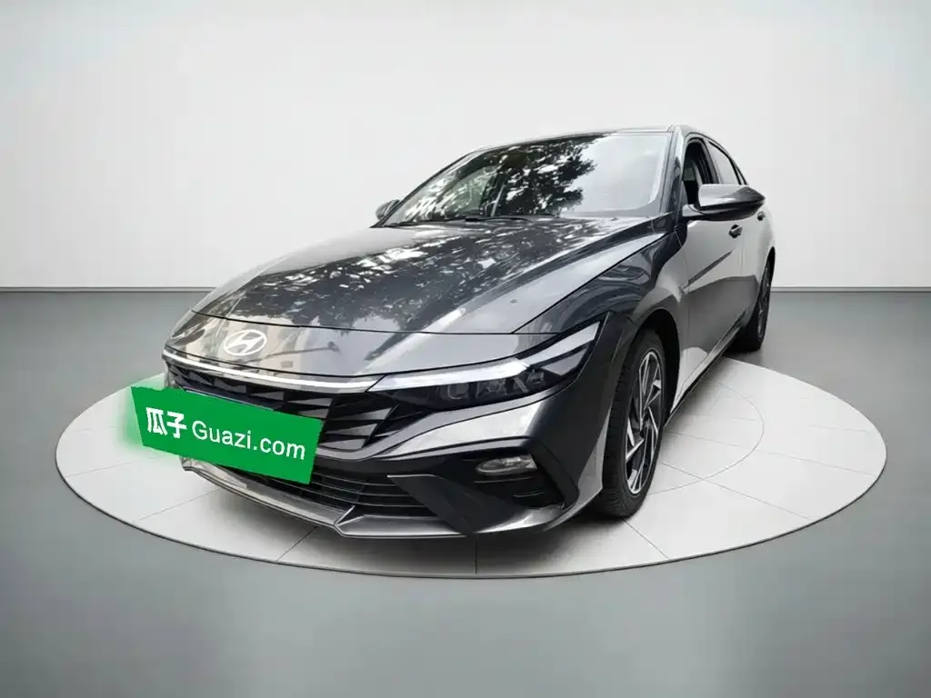 Hyundai Elantra — фото 1