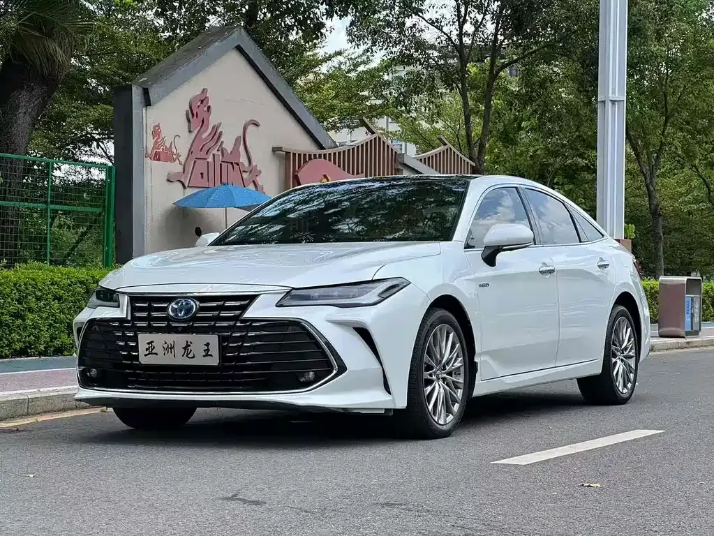 Toyota Avalon — фото 1