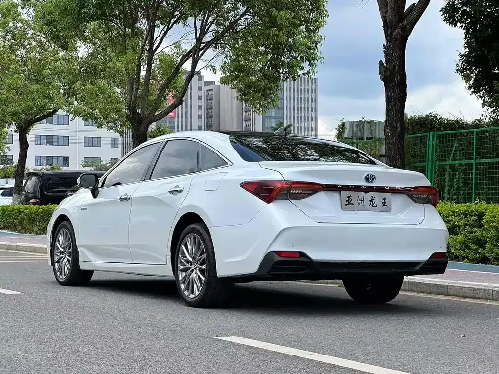 Toyota Avalon — фото 5