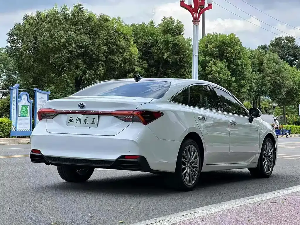 Toyota Avalon — фото 10