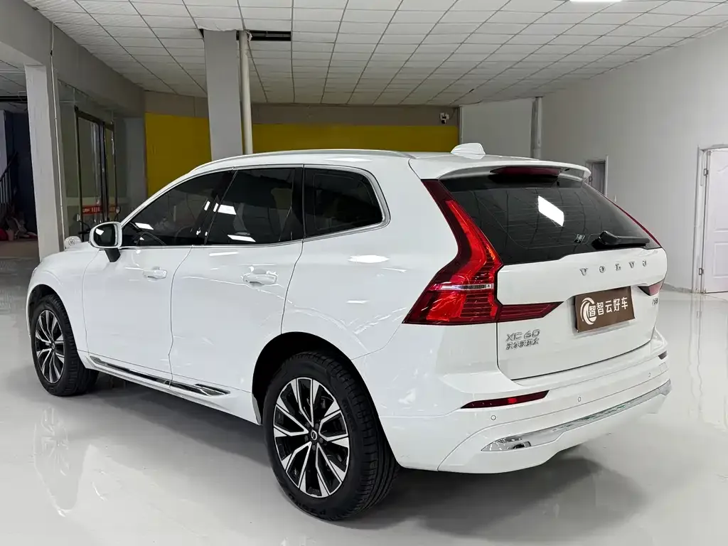 Volvo XC60 — фото 4