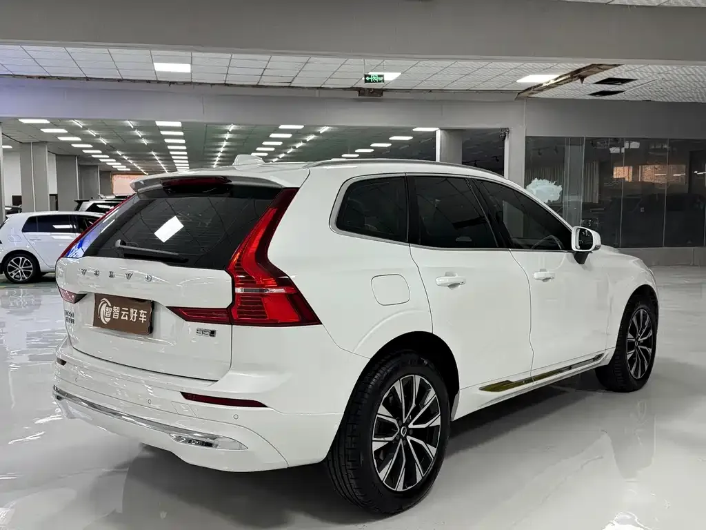 Volvo XC60 — фото 5