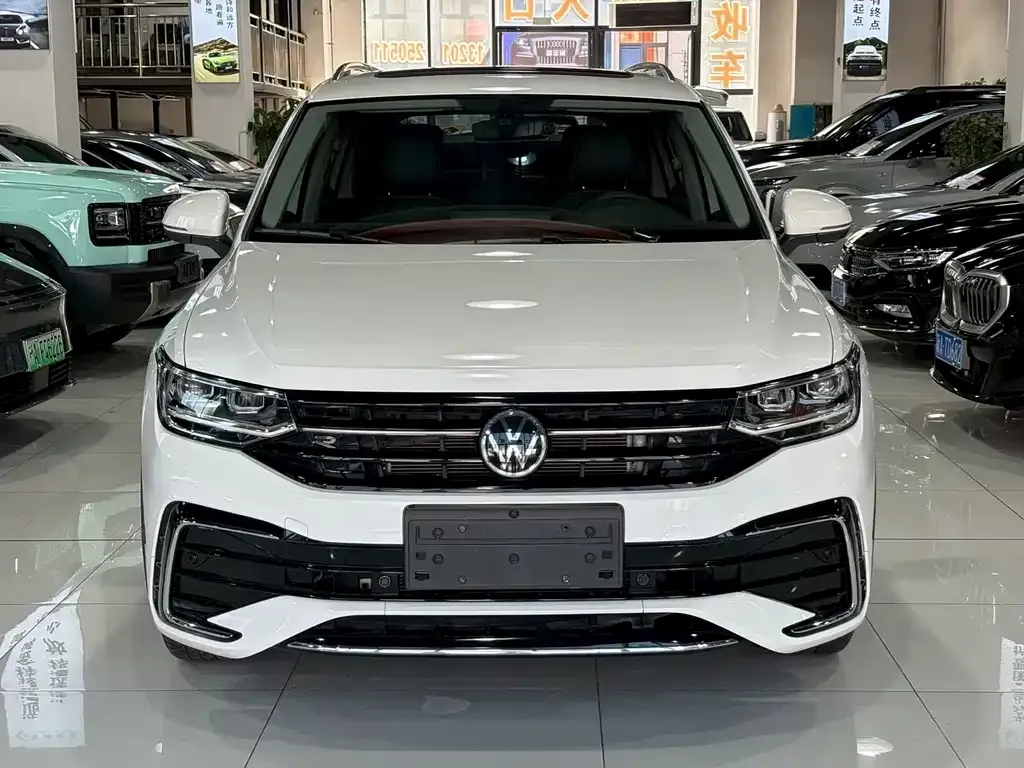 Volkswagen Tiguan L — фото 3