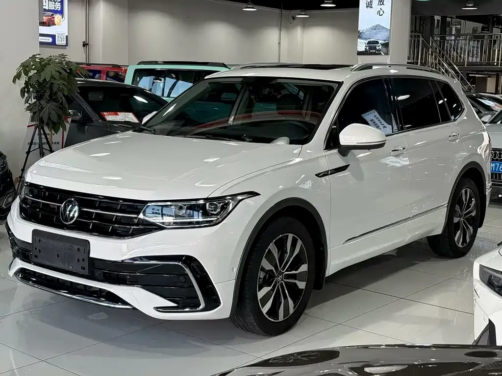 Volkswagen Tiguan L — фото 7