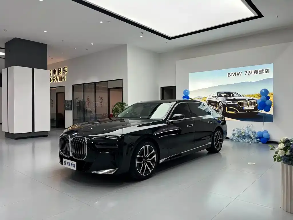 BMW 7 Series — фото 1