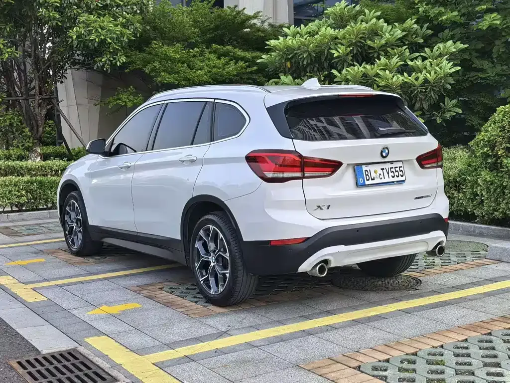 BMW X1 — фото 9