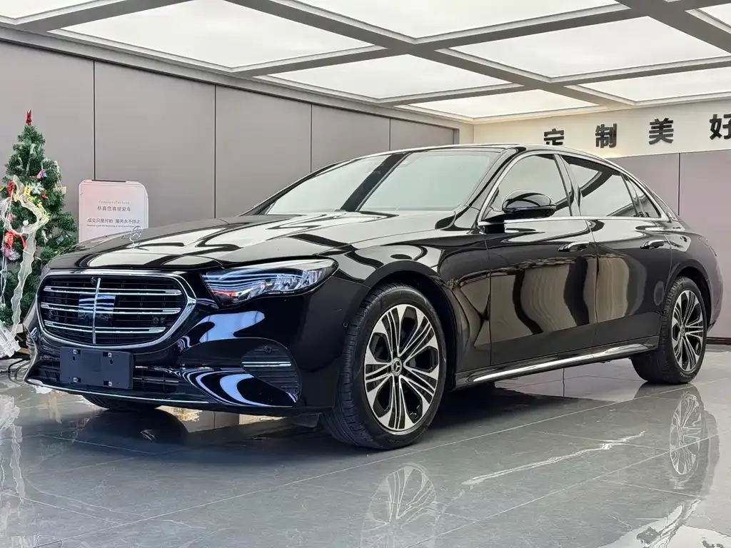 Mercedes-Benz E-Class — фото 1