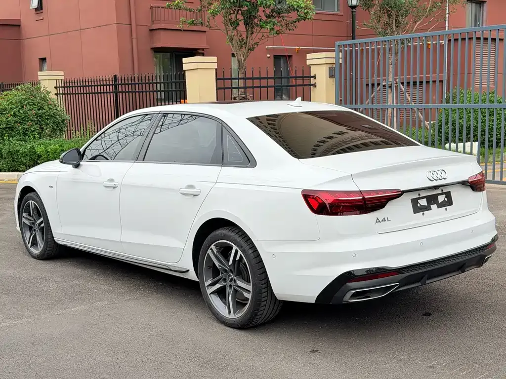 Audi A4L — фото 5