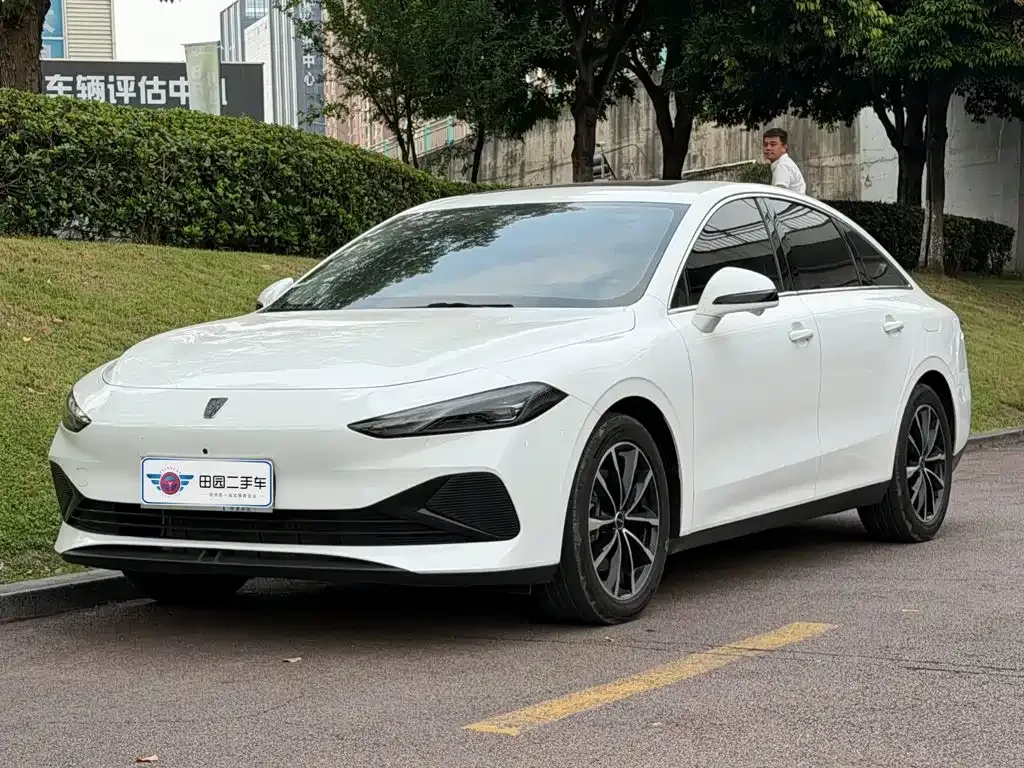 Roewe D7 — фото 1