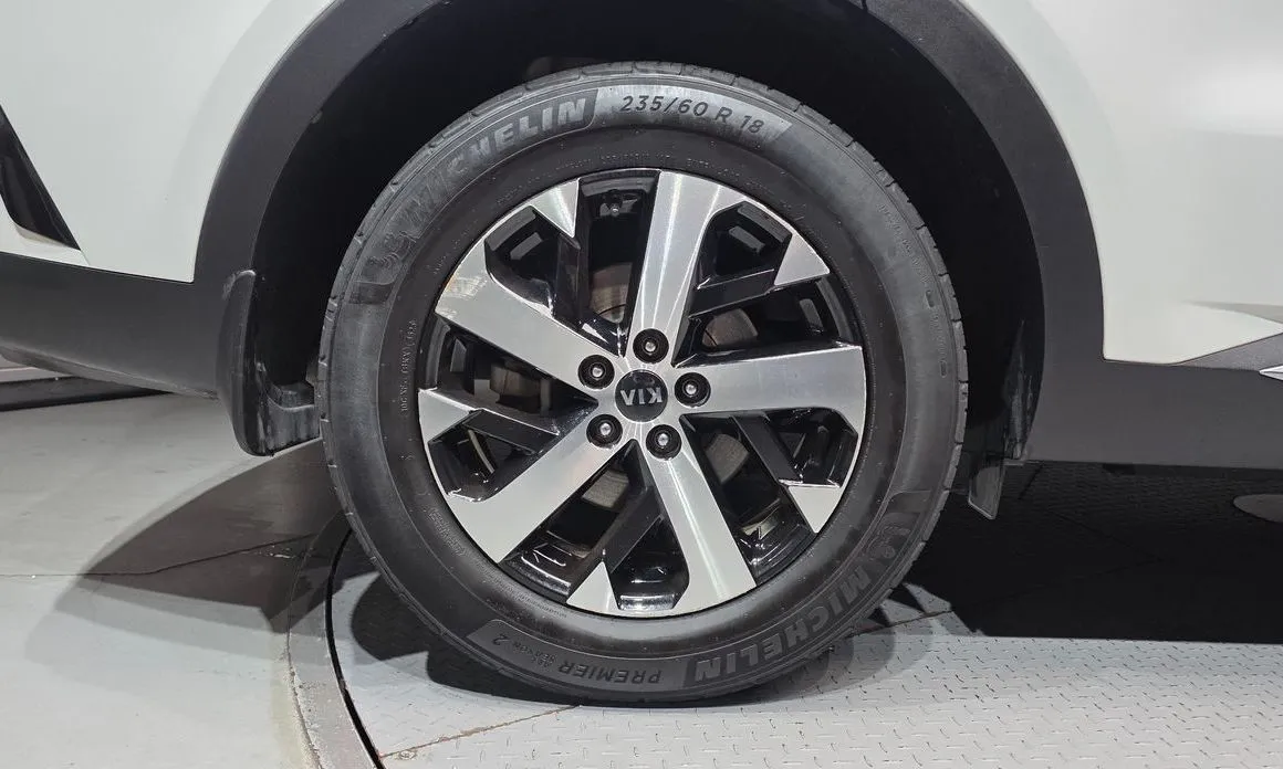 Kia Sorento — фото 8