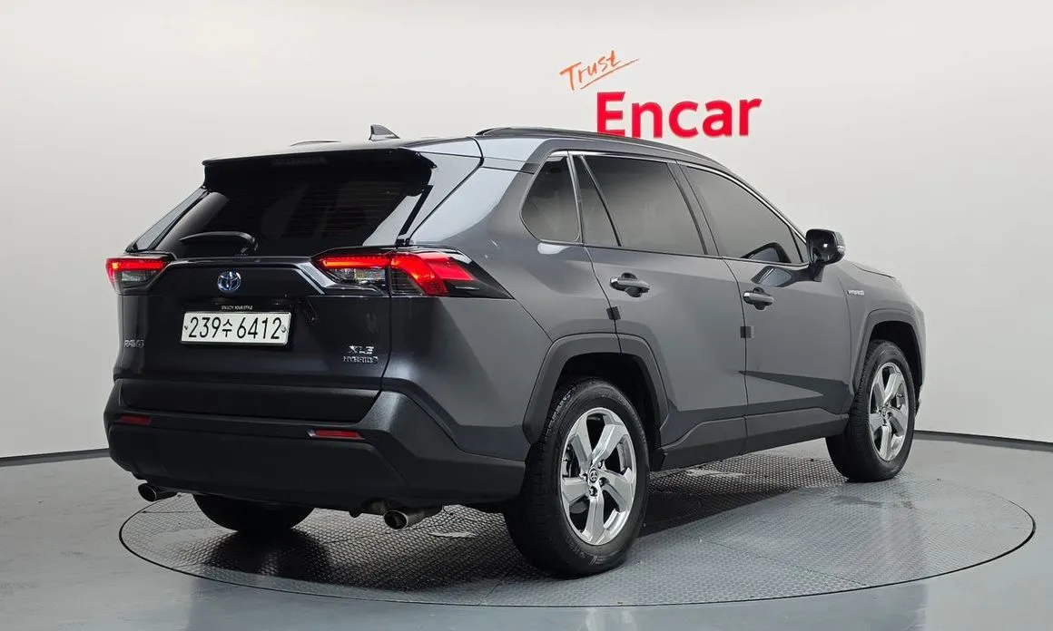 Toyota RAV4 — фото 7