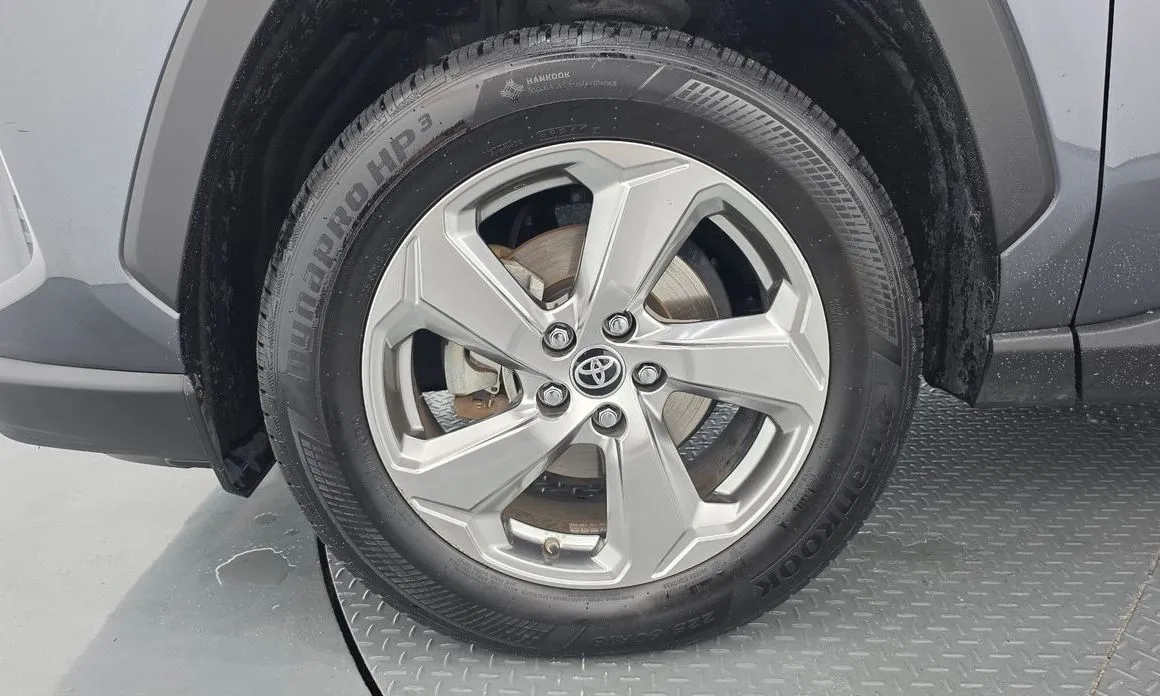 Toyota RAV4 — фото 9