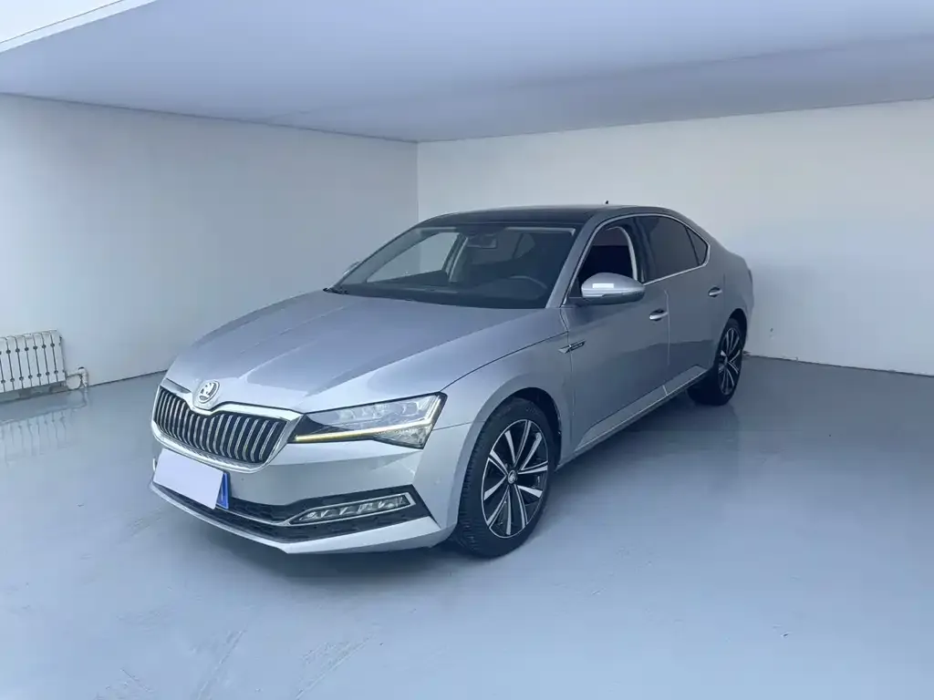 Skoda Superb — фото 1