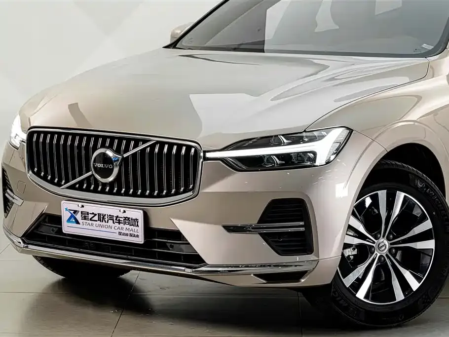 Volvo XC60 — фото 9