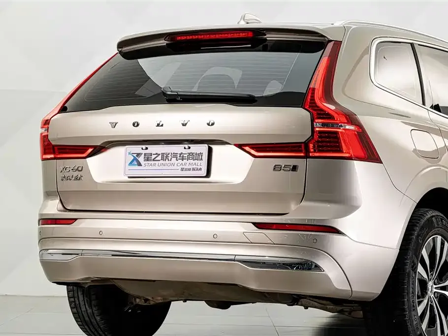Volvo XC60 — фото 10