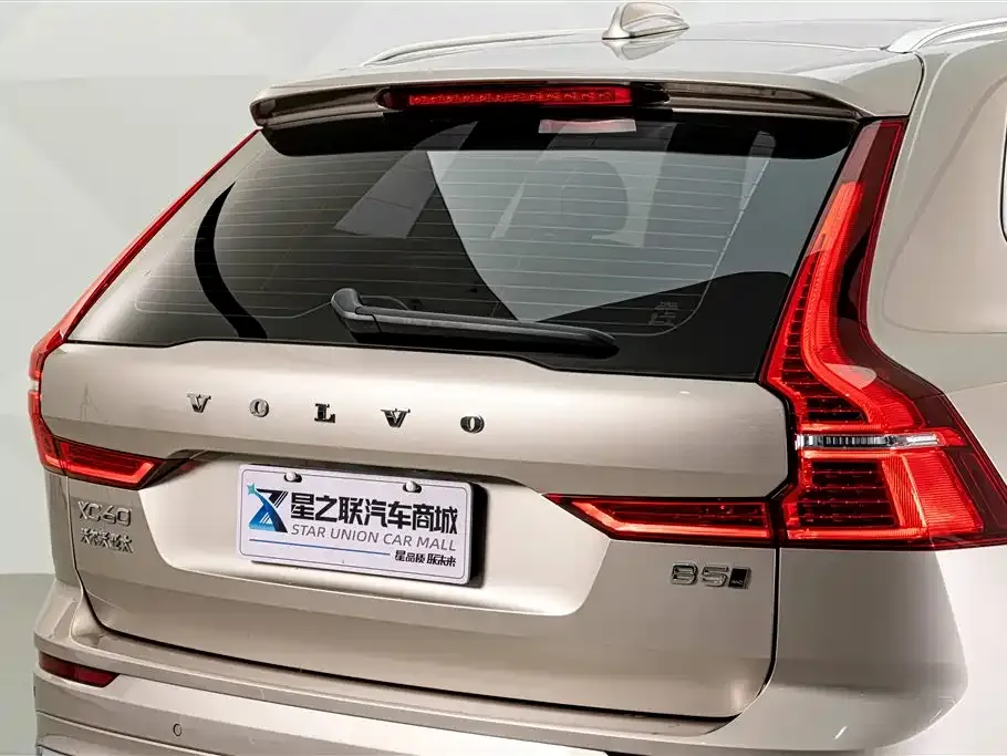 Volvo XC60 — фото 2