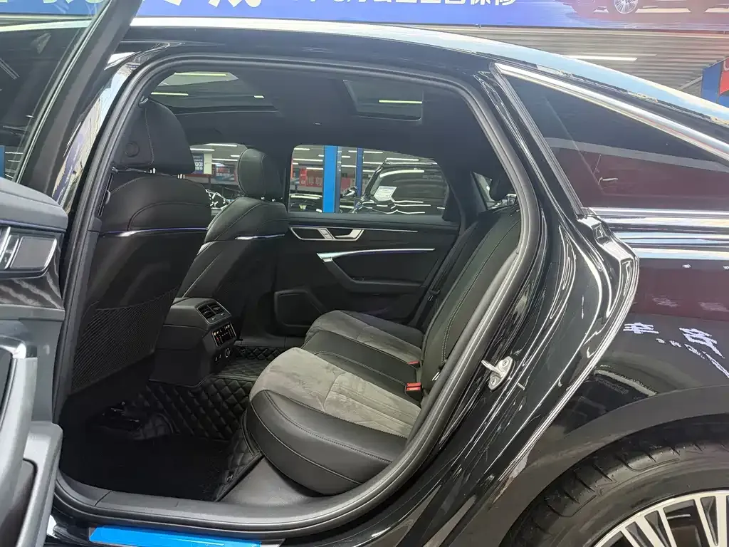 Audi A6L — фото 5